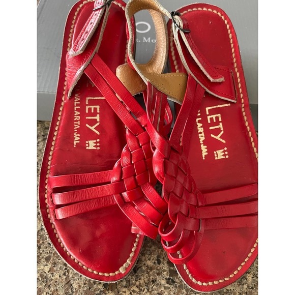 RED LEATHER SANDALS VINTAGE | SIZE: 6-7 - Picture 1 of 4